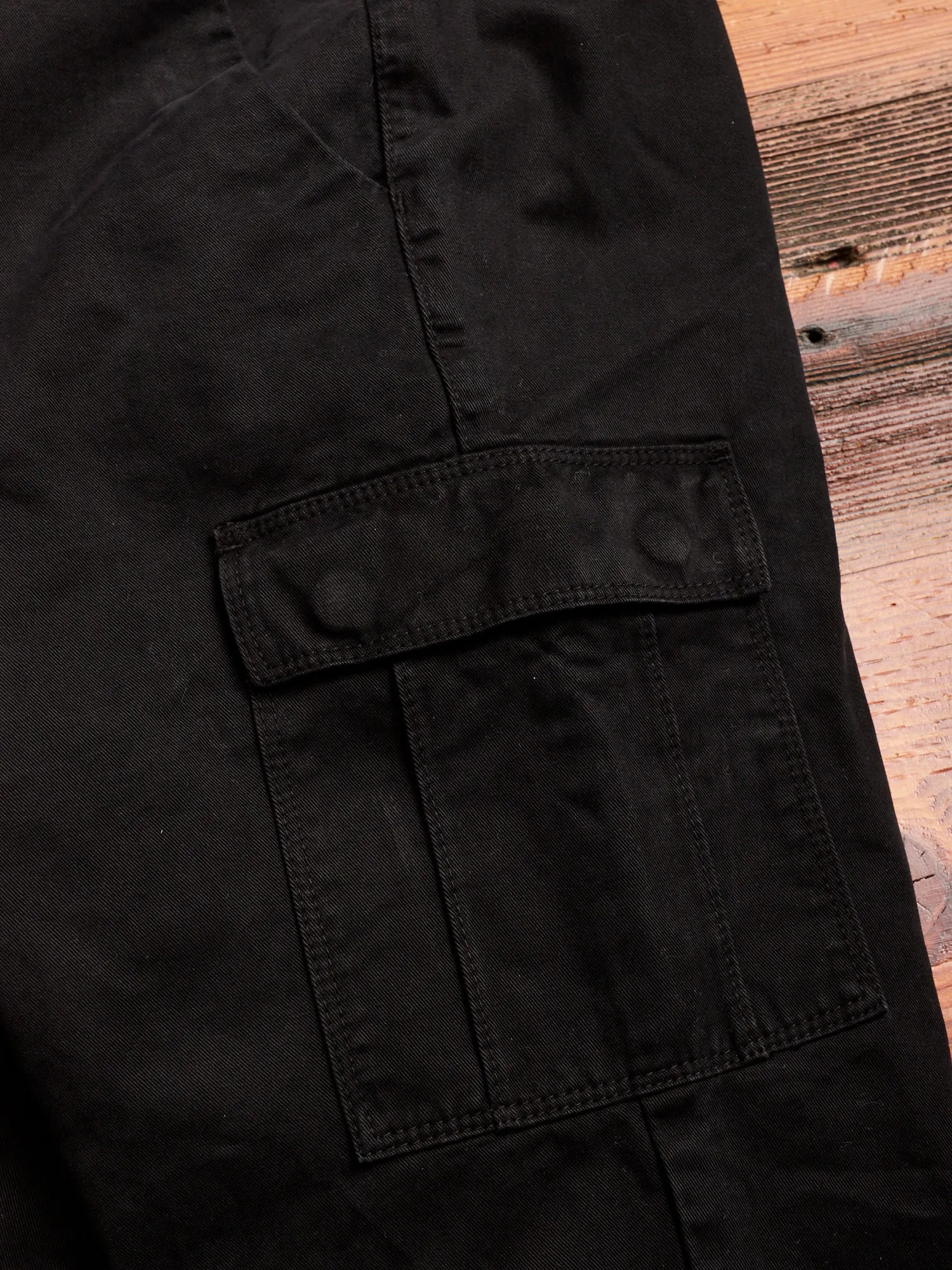 Relaxed Taper Cargo Chino in Black Stonewash