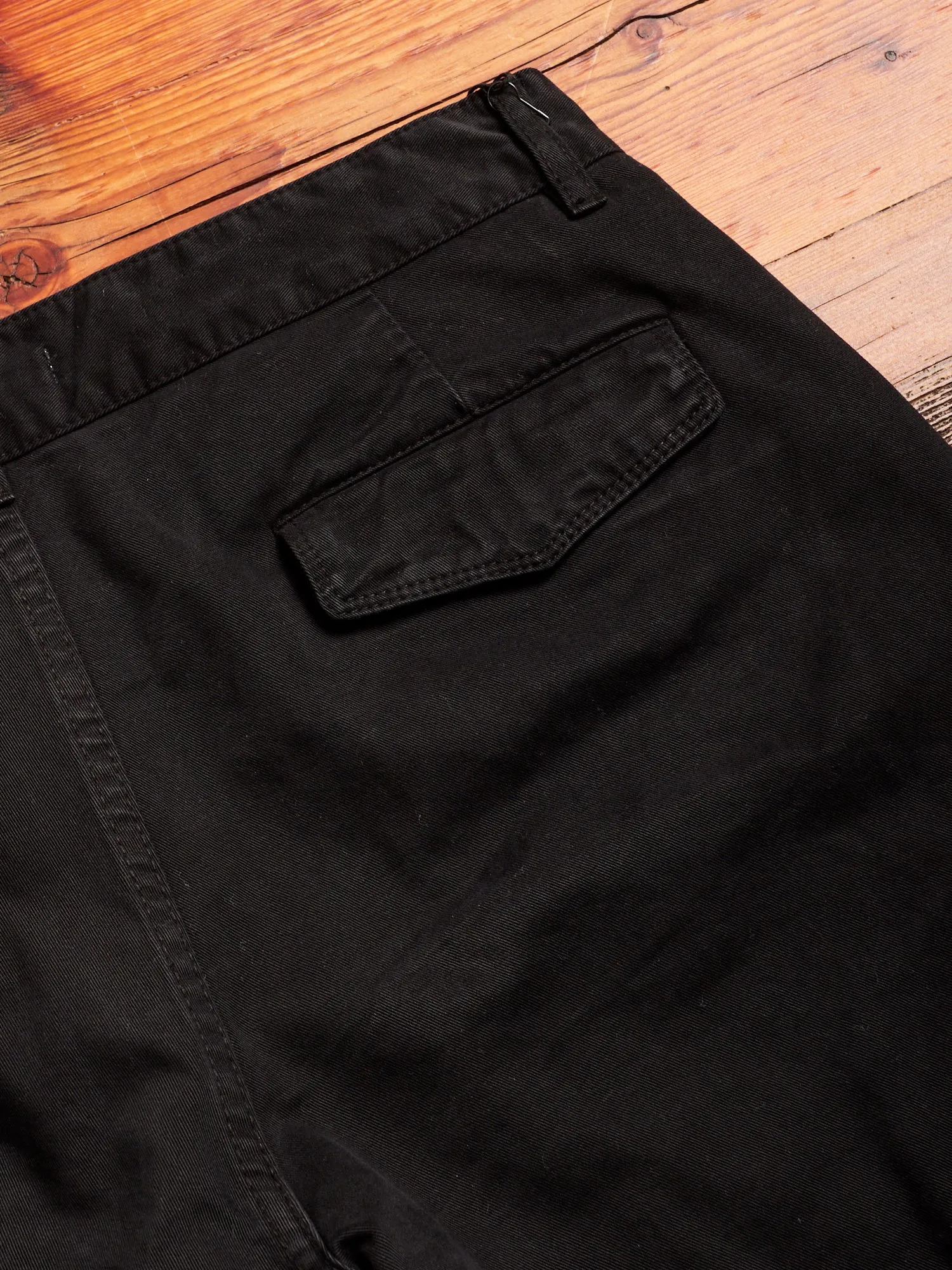 Relaxed Taper Cargo Chino in Black Stonewash